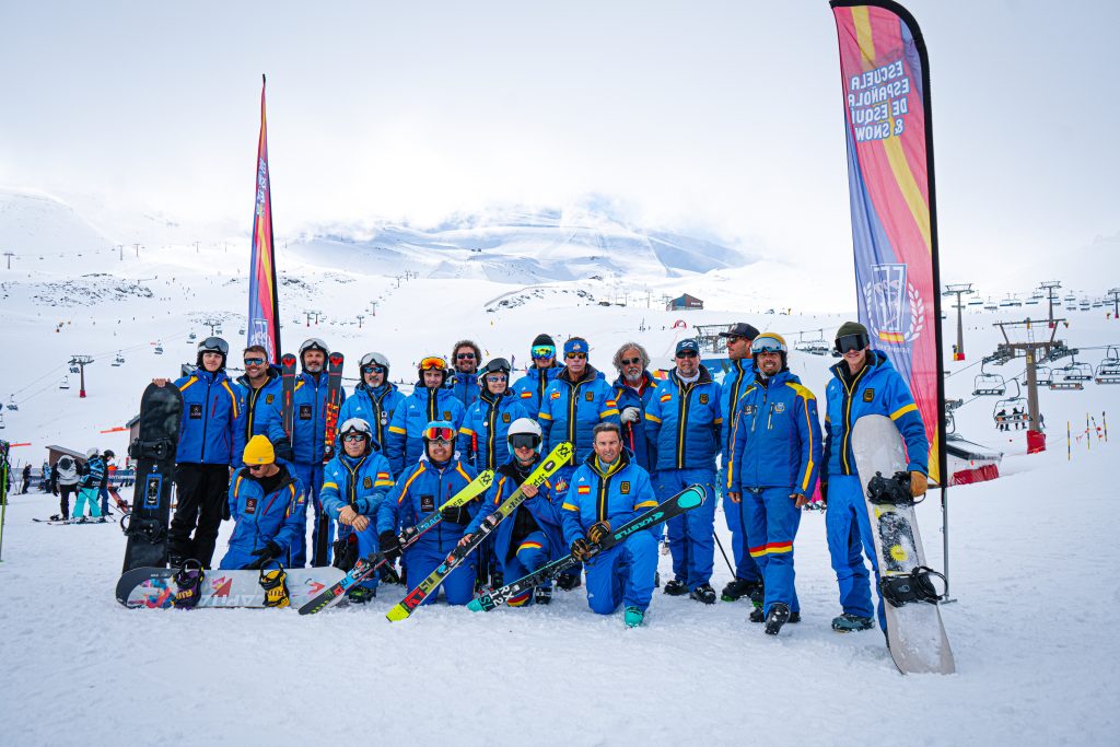 Plantilla de profesionales de la nieve, pertenecientes a a la Escuela Española de Esqui en Sierra Nevada