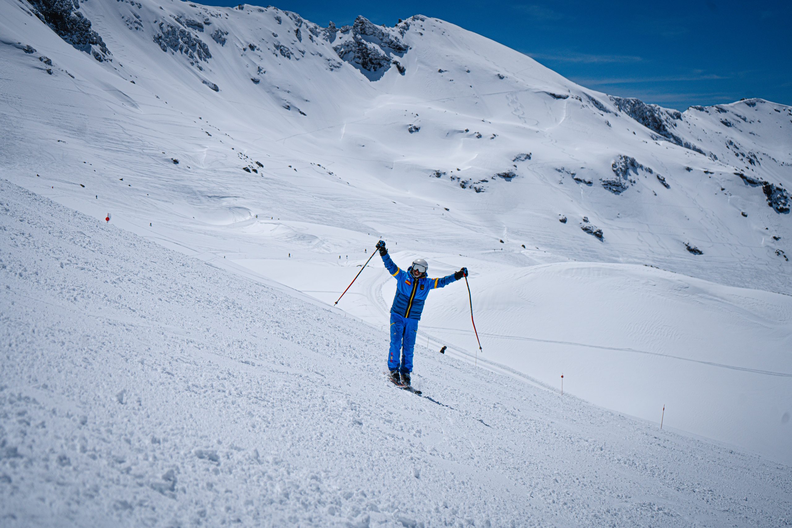 Profesor Escuela Española de Esqui de Sierra Nevada en la Zona Laguna